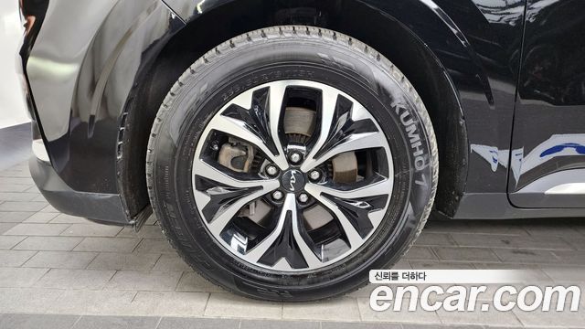 Kia Carnival 2023 thumb 6
