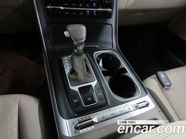 Kia Carnival 2023 thumb 10
