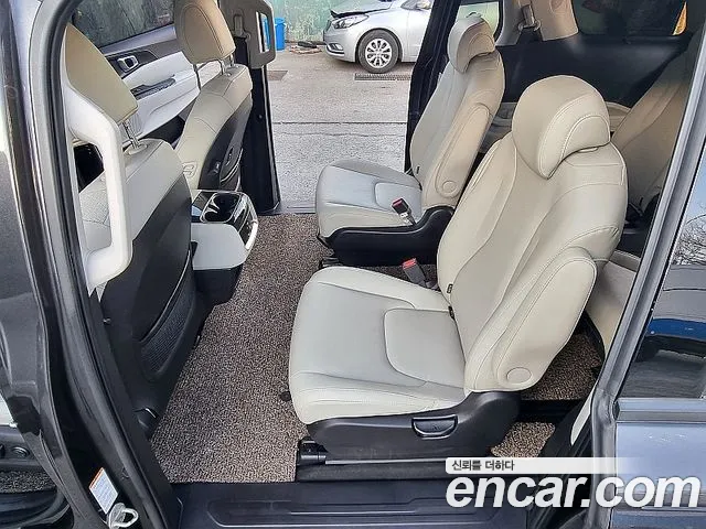 Kia Carnival 2021 thumb 9
