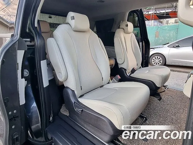 Kia Carnival 2021 thumb 10