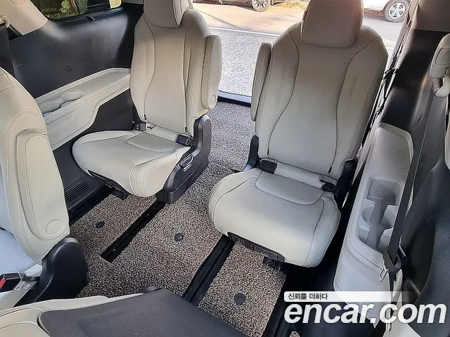 Kia Carnival 2021 thumb 11