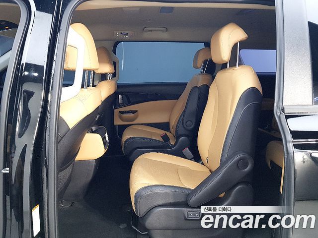 Kia Carnival 2021 thumb 10