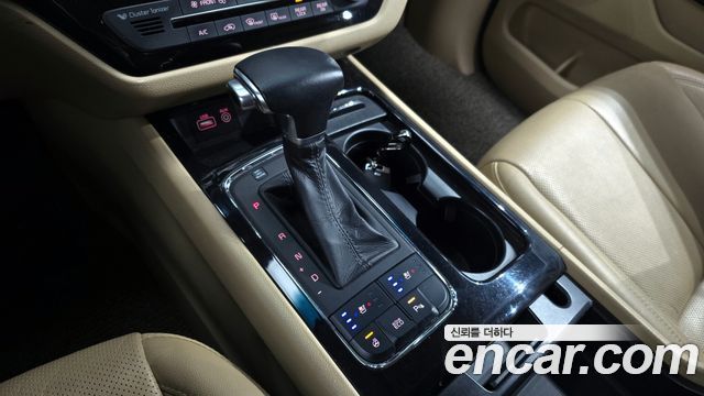 Kia Carnival 2016 thumb 10