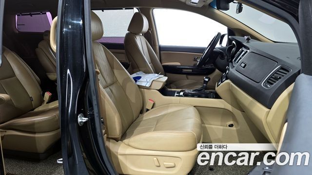Kia Carnival 2016 thumb 11