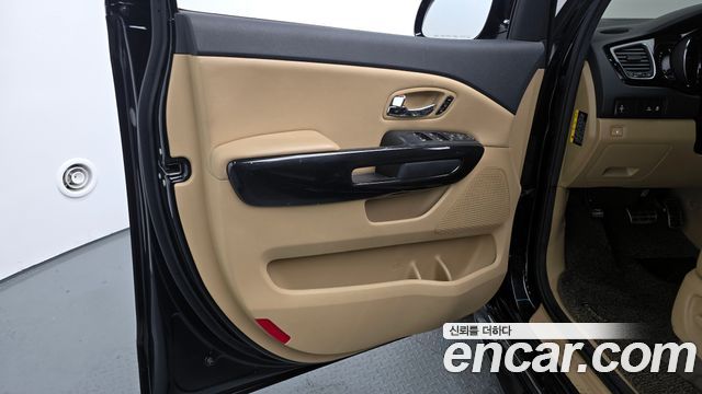 Kia Carnival 2016 thumb 12