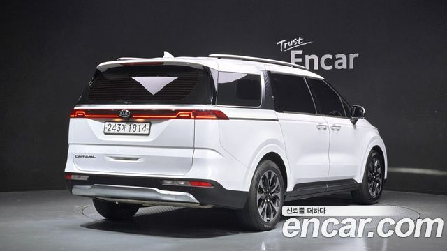 Kia Carnival 2021 thumb 3