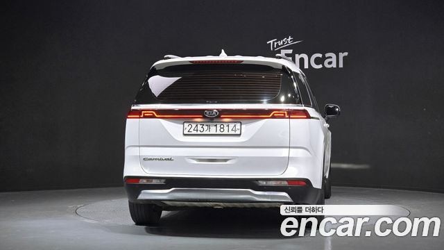 Kia Carnival 2021 thumb 5
