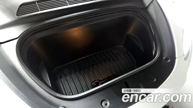 Tesla Model Y 2024 thumb 7