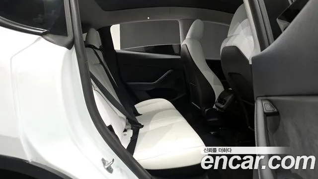 Tesla Model Y 2024 thumb 12