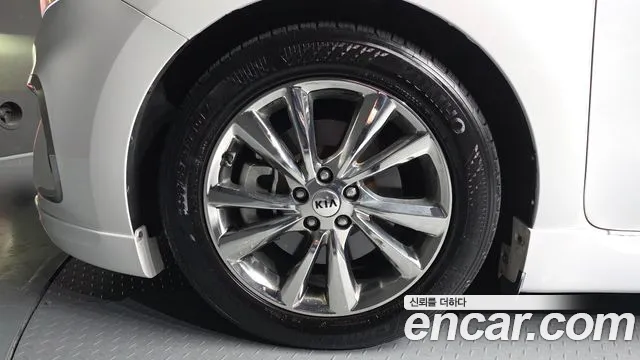 Kia Carnival 2019 thumb 6