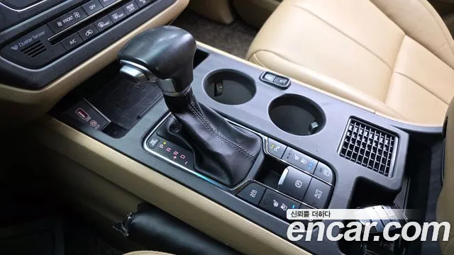 Kia Carnival 2019 thumb 10