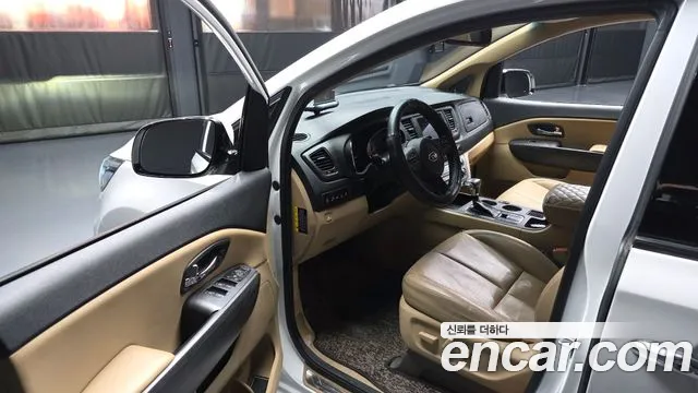 Kia Carnival 2019 thumb 11