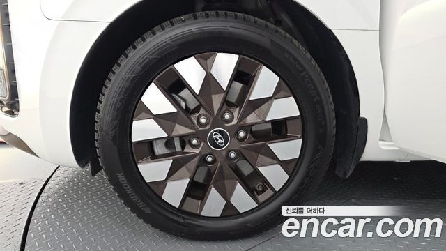 Hyundai Staria 2021 thumb 6