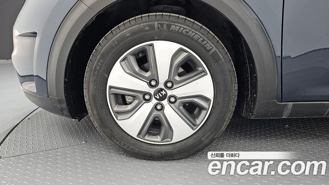 Kia Niro 2017 thumb 6