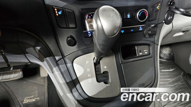 Hyundai Starex 2017 thumb 10