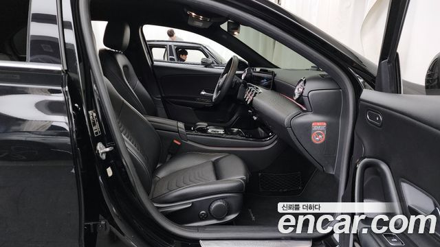Mercedes-Benz A-Class 2019 thumb 9