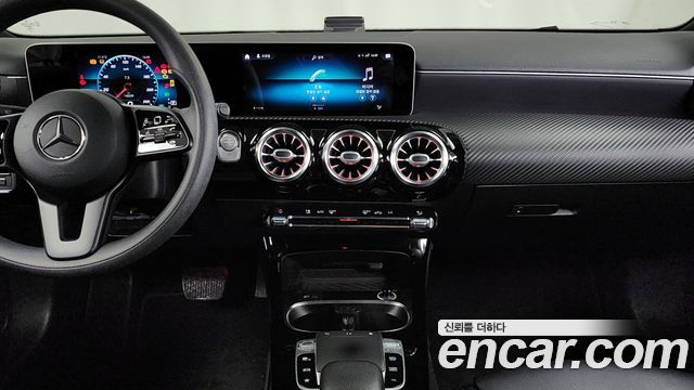 Mercedes-Benz A-Class 2019 thumb 11
