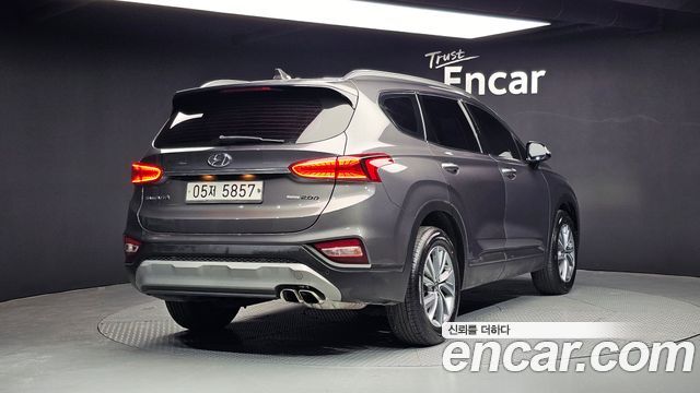 Hyundai Santa Fe 2018 thumb 3