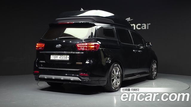 Kia Carnival 2019 thumb 3