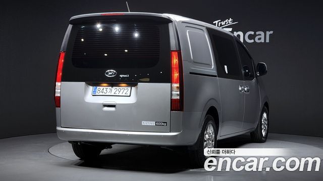 Hyundai Staria 2024 thumb 3