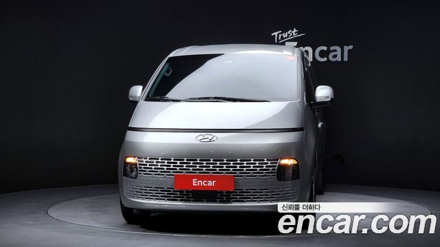 Hyundai Staria 2024 thumb 4