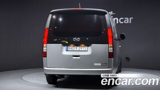 Hyundai Staria 2024 thumb 5