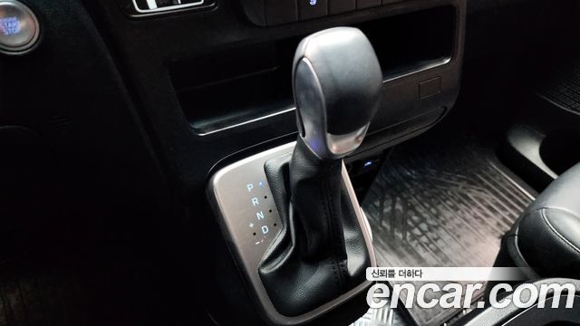 Hyundai Staria 2024 thumb 10
