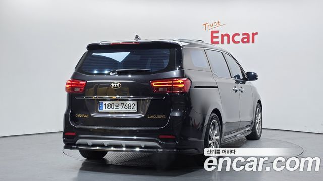 Kia Carnival 2018 thumb 3