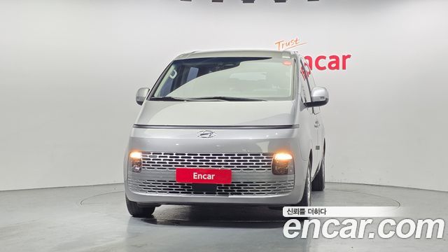 Hyundai Staria 2023 thumb 4