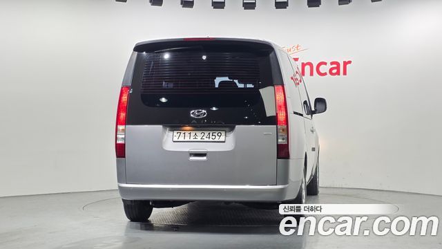 Hyundai Staria 2023 thumb 5