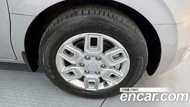 Hyundai Staria 2023 thumb 6