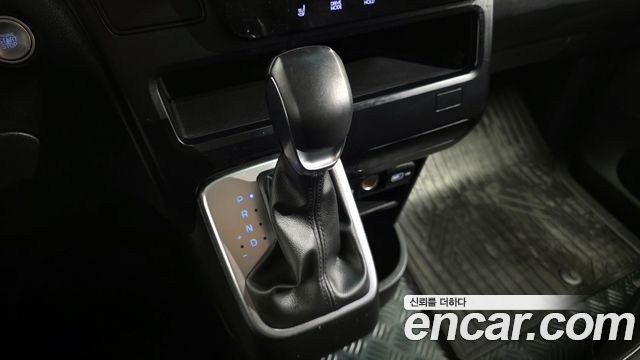 Hyundai Staria 2023 thumb 9