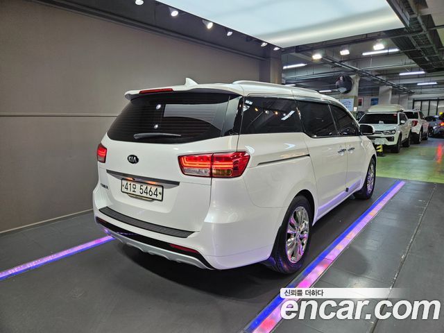 Kia Carnival 2015 thumb 6