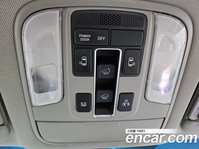 Kia Carnival 2015 thumb 8