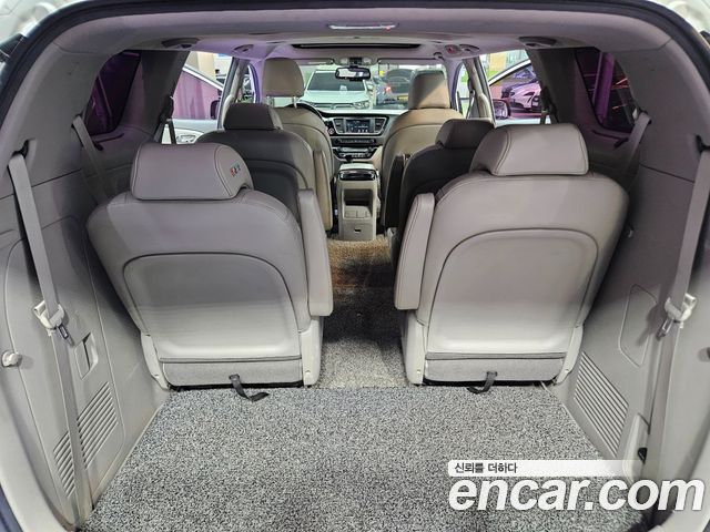 Kia Carnival 2015 thumb 10