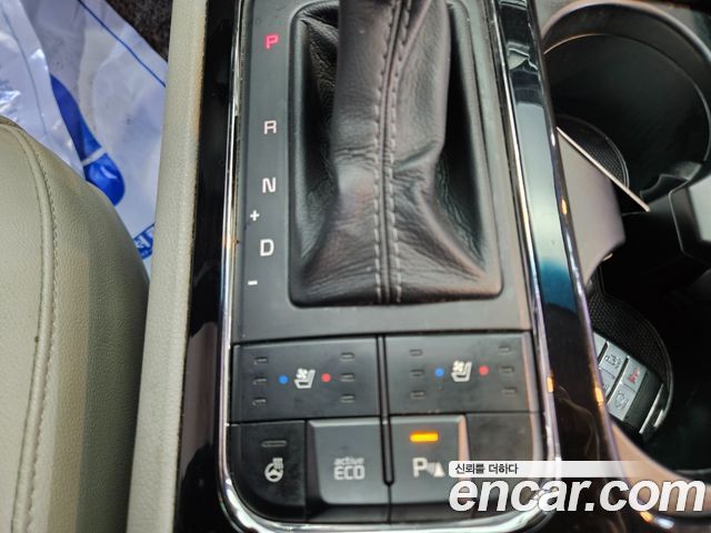 Kia Carnival 2015 thumb 11