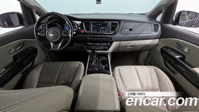 Kia Carnival 2015 thumb 8