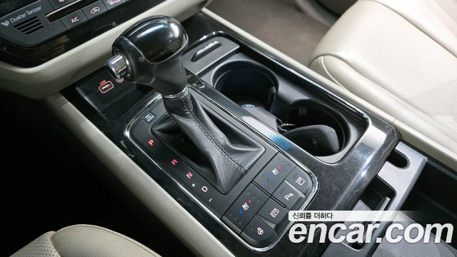 Kia Carnival 2015 thumb 10