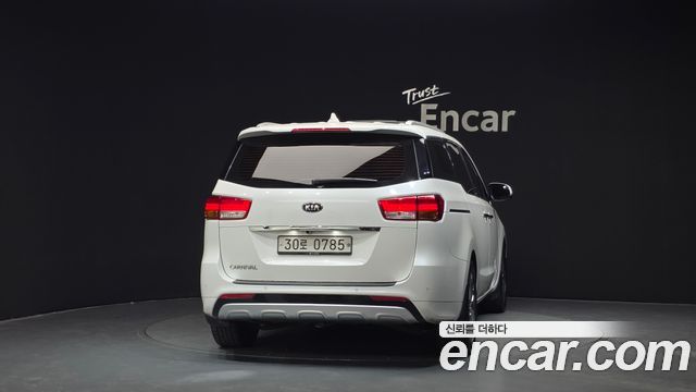 Kia Carnival 2017 thumb 5