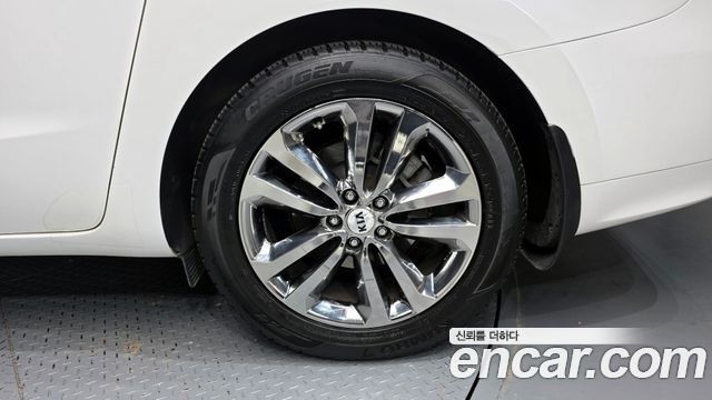 Kia Carnival 2017 thumb 6