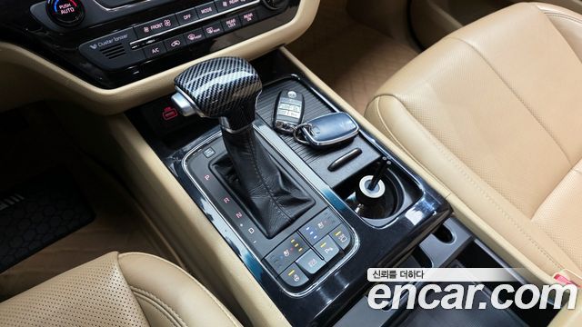 Kia Carnival 2017 thumb 10