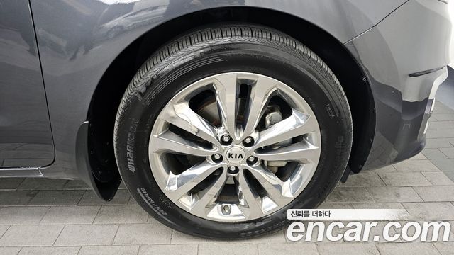 Kia Carnival 2017 thumb 5