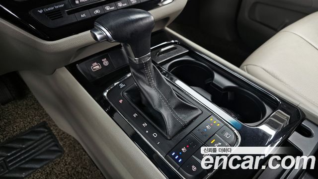Kia Carnival 2017 thumb 9