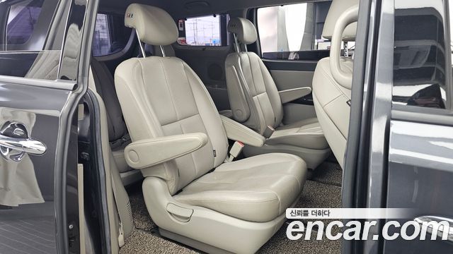 Kia Carnival 2017 thumb 12