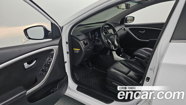 Hyundai i30 2015 thumb 11
