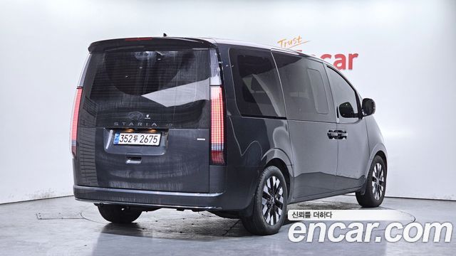 Hyundai Staria 2024 thumb 3