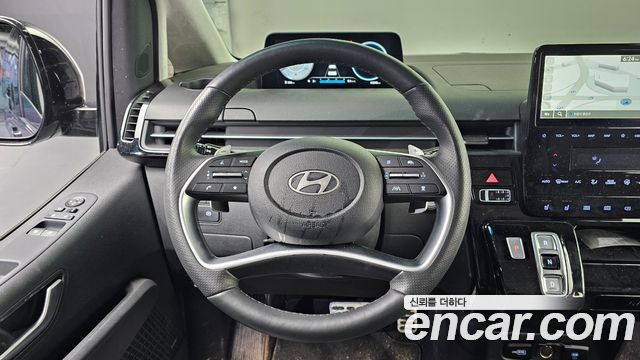 Hyundai Staria 2024 thumb 11