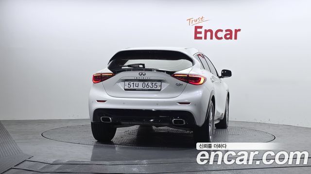 Infiniti Q30 2019 thumb 5