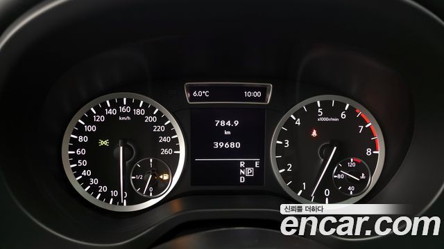 Infiniti Q30 2019 thumb 4