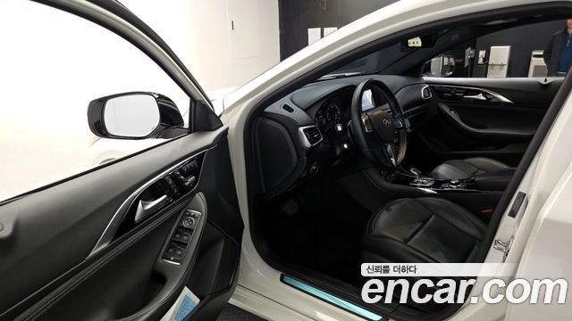 Infiniti Q30 2019 thumb 2